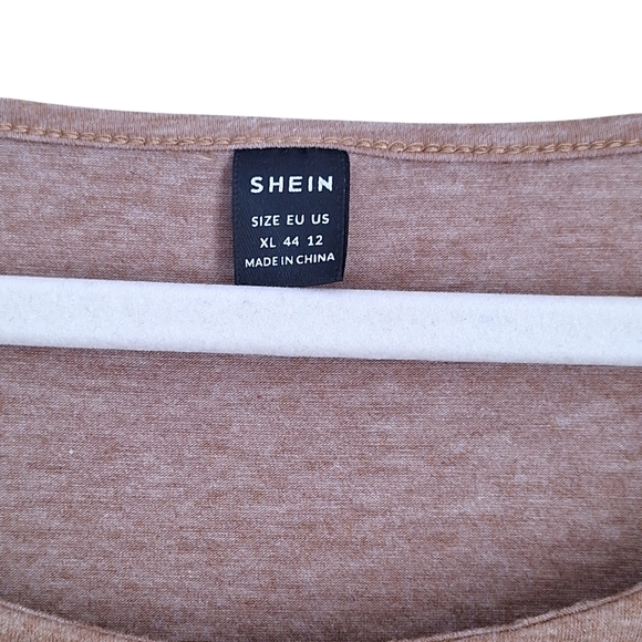 SHEIN XL top with button detail - Picture 3 of 3